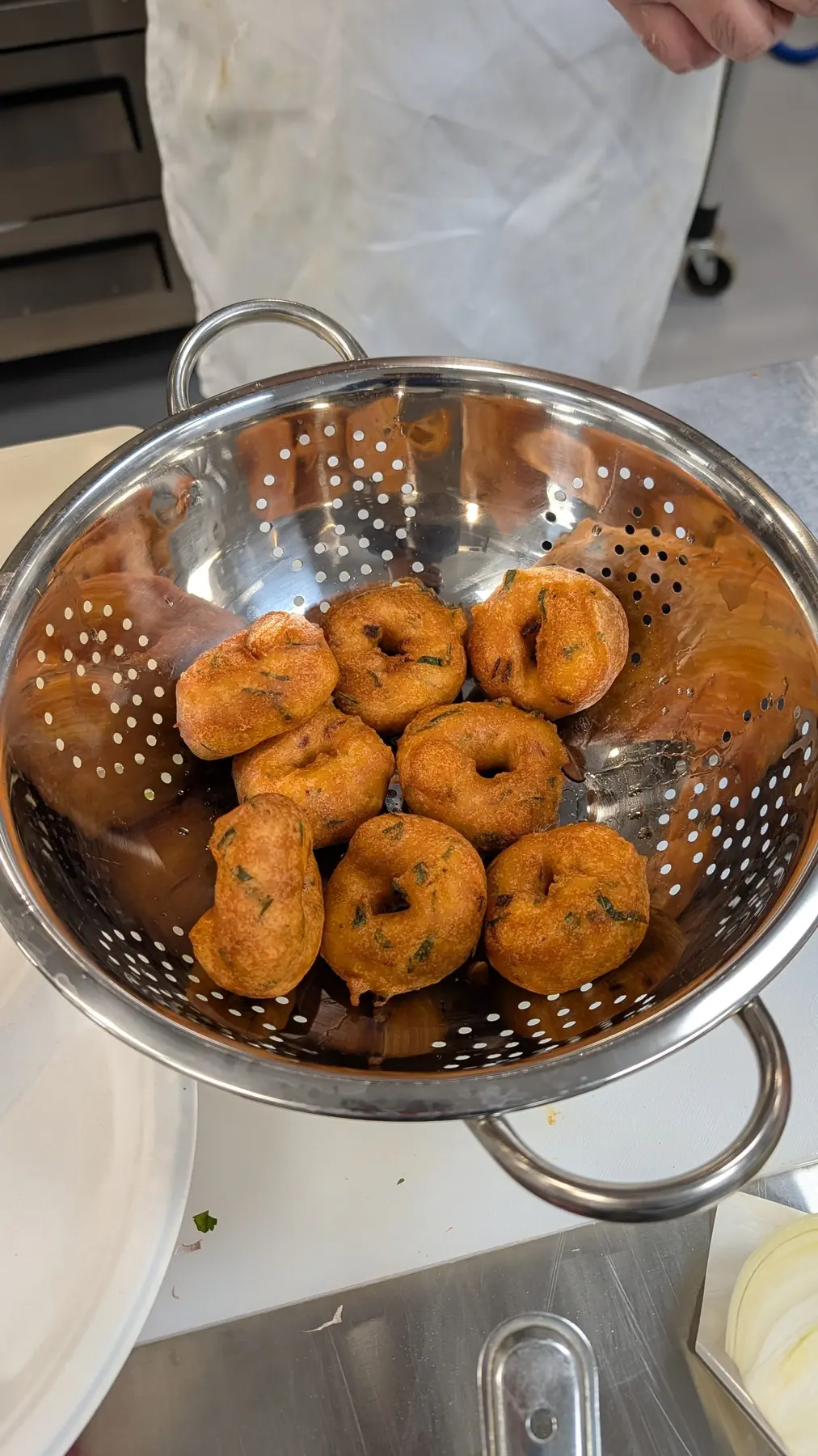 Freshly fried medu vada at Sitara